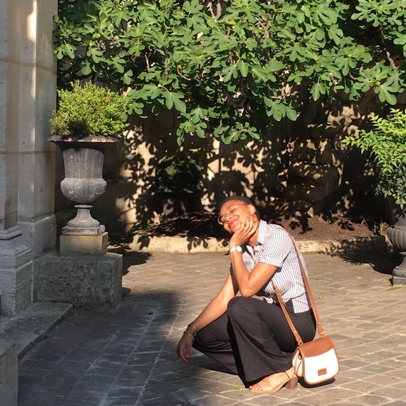 Meet your Posher, Elizabeth - Picture 2 of 3